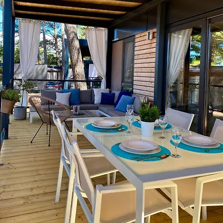 Peputo Luxury & Mobile Homes キャンプ場 ロヴィニ