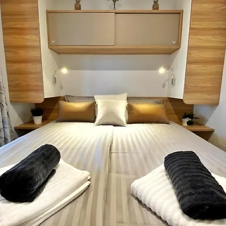 キャンプ場 Peputo Luxury & Mobile Homes ロヴィニ