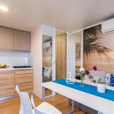 Peputo Luxury & Mobile Homes ロヴィニ