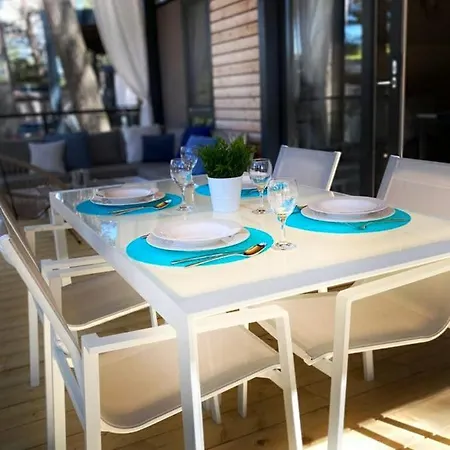 キャンプ場 Peputo Luxury & Mobile Homes ロヴィニ