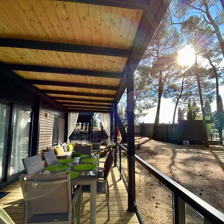 キャンプ場 Peputo Luxury & Mobile Homes ロヴィニ