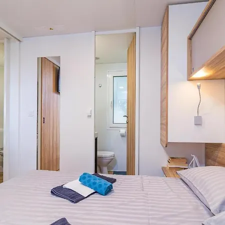 キャンプ場 Peputo Luxury & Mobile Homes ロヴィニ